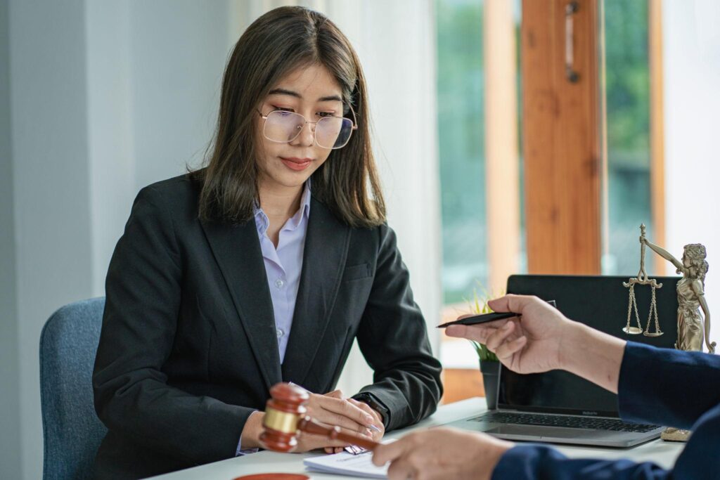 How a Settle Loan Expert Helps You Resolve Multiple Loan Defaults Legally